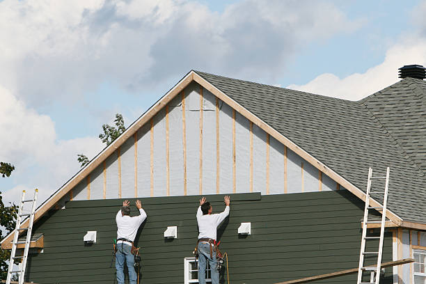 Professional Siding technician working in Burbank, WA